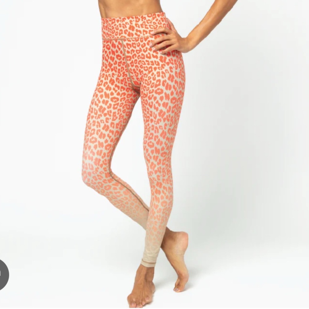 Vie Active Leopard Print Leggings
